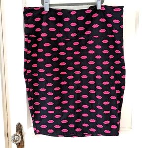 Torrid hot pink lips stretchy skirt